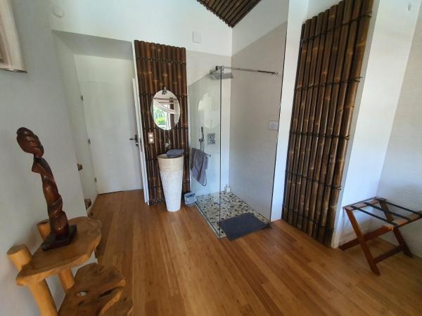 Villa BORA BORA : photo 9 de la chambre chambre double - vue sur piscine