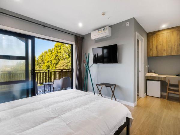 Echo Lodge : photo 9 de la chambre chambre lit queen-size avec balcon