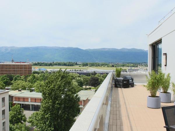 Crowne Plaza Geneva, an IHG Hotel : photo 5 de la chambre suite 1 chambre avec vue sur montagne