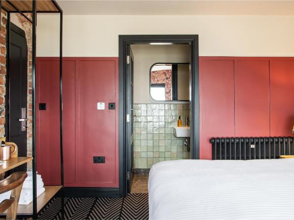 Avoca Hotel : photo 5 de la chambre chambre lit king-size supérieure