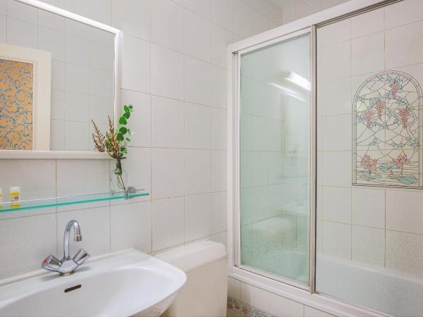 Hotel des Grandes Ecoles : photo 8 de la chambre chambre double - vue sur jardin