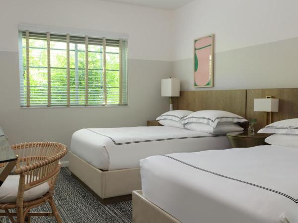 Kimpton Surfcomber Hotel, an IHG Hotel : photo 2 de la chambre chambre double premium avec 2 lits doubles - vue sur jardin