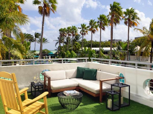 Kimpton Surfcomber Hotel, an IHG Hotel : photo 1 de la chambre oceanfront premium king room with terrace