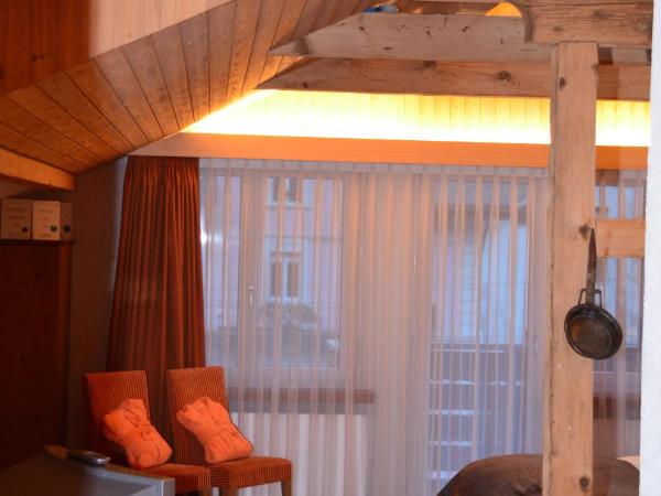 Hotel Belmont : photo 4 de la chambre suite hahnen avec balcon