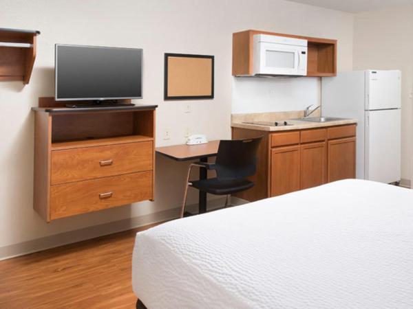 Extended Stay America Select Suites - Oklahoma City - West : photo 6 de la chambre studio lit queen-size