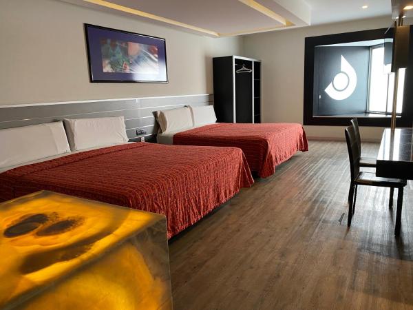 HOTEL MIRAMAR : photo 5 de la chambre chambre double supérieure avec deux lits doubles