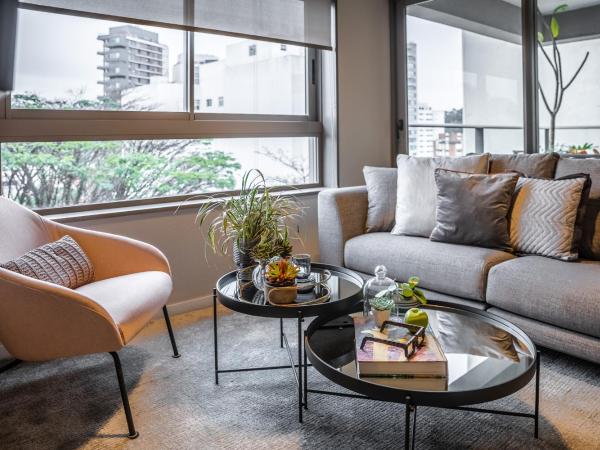 Noon Vila Madalena : photo 7 de la chambre chambre lit queen-size avec balcon