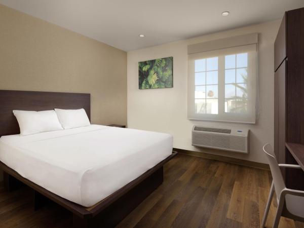 Extended Suites Queretaro Juriquilla : photo 3 de la chambre suite lit queen-size