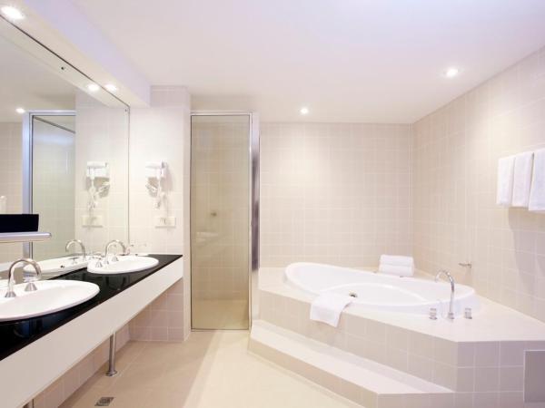 Crowne Plaza Canberra, an IHG Hotel : photo 7 de la chambre suite présidentielle avec lit king-size