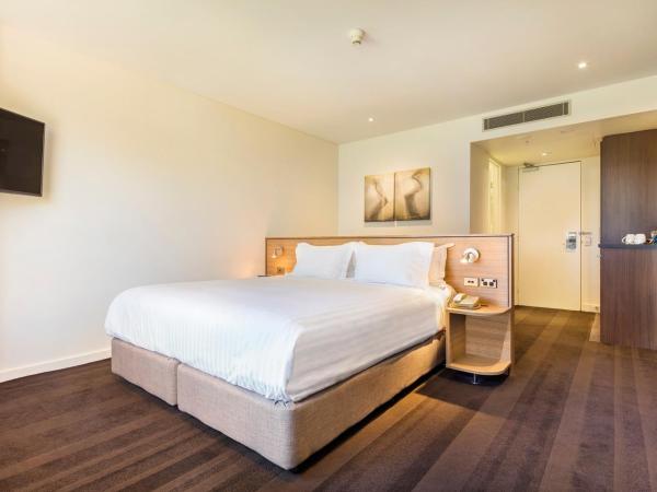 Crowne Plaza Canberra, an IHG Hotel : photo 7 de la chambre chambre king standard avec vue sur ville