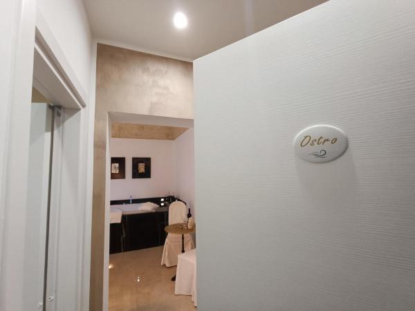 Ventidue Venti : photo 4 de la chambre chambre lit queen-size avec baignoire spa