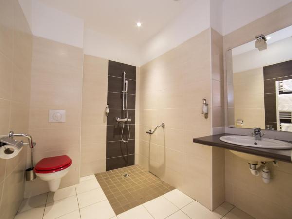 La Villa en L'île - 2 Piscines & Spa : photo 8 de la chambre chambre double supérieure