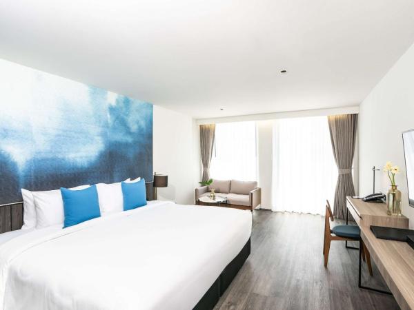 Best Western Plus Nexen Pattaya : photo 1 de la chambre deluxe double room non-smoking – corner room with pool view