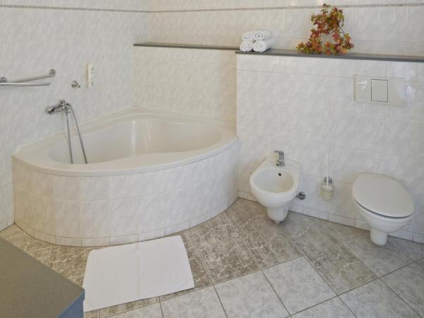 EA Apartmány Mozart : photo 5 de la chambre offre spéciale - chambre double forfait spa 