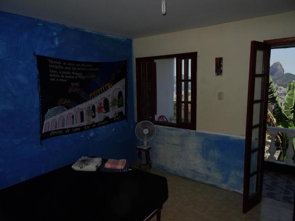 Pousada Favelinha : photo 4 de la chambre chambre lit queen-size avec balcon