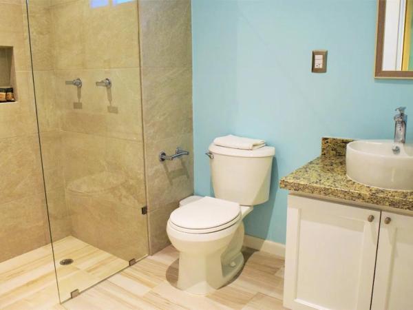 Bartolome Oceanfront Suites : photo 6 de la chambre chambre double deluxe avec balcon