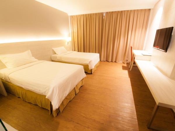 Hotel Malaysia : photo 3 de la chambre grande chambre supérieure