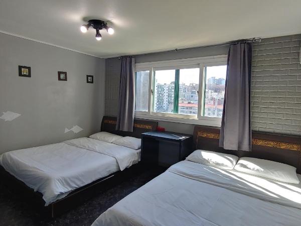 1012 House Namsan : photo 6 de la chambre chambre familiale