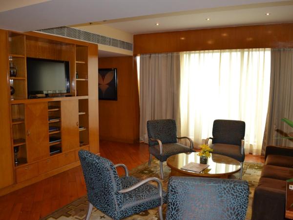 The Grand New Delhi : photo 1 de la chambre presidential suite, 15% discount on food & non-alcoholic beverages, 20% discount on spa & laundry, grand club access, butler service upon request