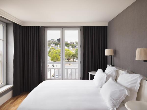 Grand Hôtel Perros-Guirec : photo 2 de la chambre chambre double - vue latérale sur mer
