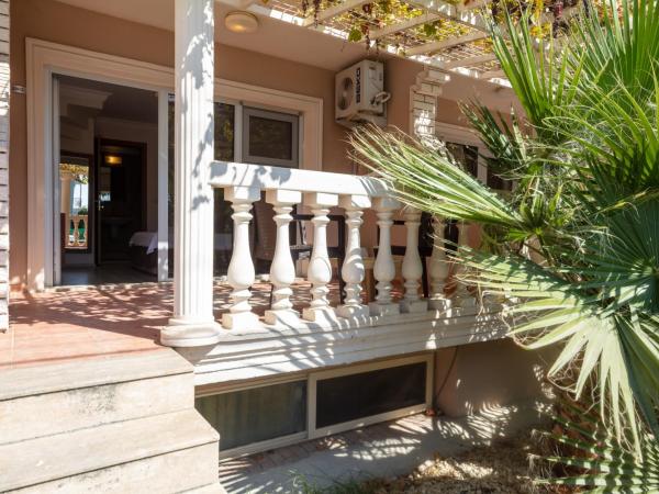 Melis Hotel Kusadasi : photo 7 de la chambre chambre double - vue sur jardin - annexe