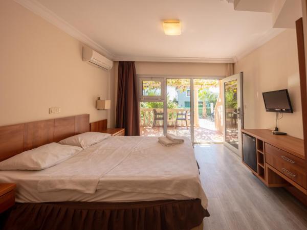 Melis Hotel Kusadasi : photo 8 de la chambre chambre double - vue sur jardin - annexe