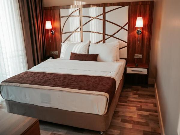 The Grand Mira Business Hotel : photo 5 de la chambre suite avec balcon