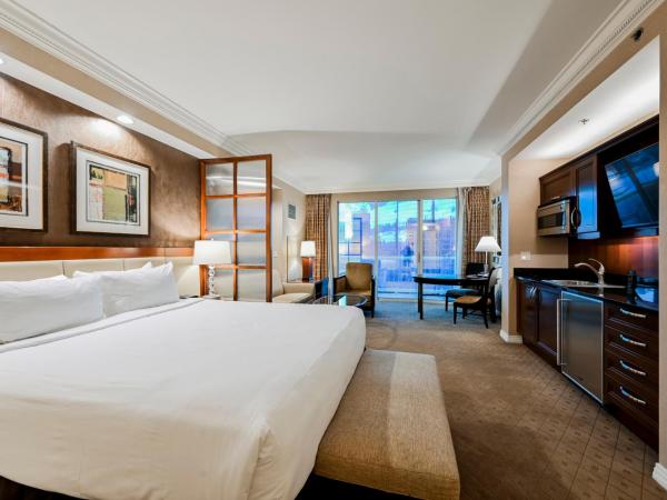 StripViewSuites at Signature : photo 5 de la chambre studio - las vegas strip view & balcony
