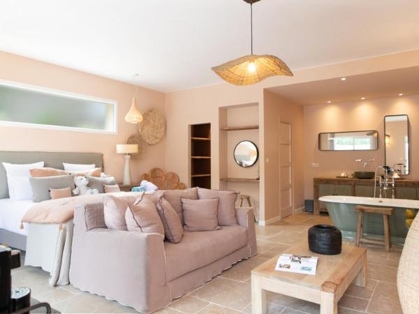 La Bastide d'Antoine : photo 1 de la chambre suite avec baignoire spa