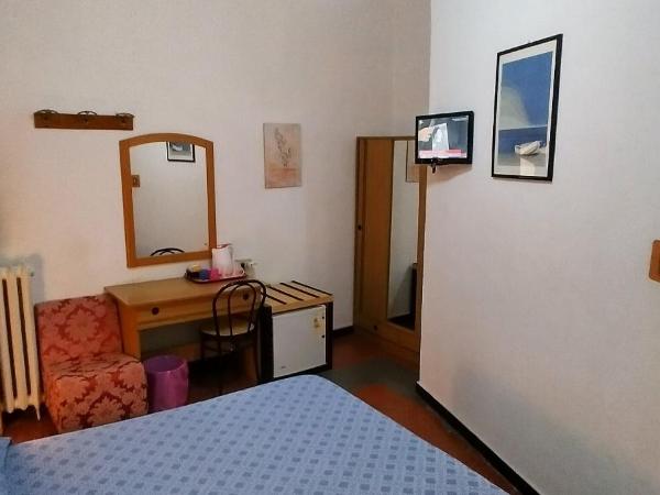 Hotel Major : photo 6 de la chambre chambre double avec salle de bains privative