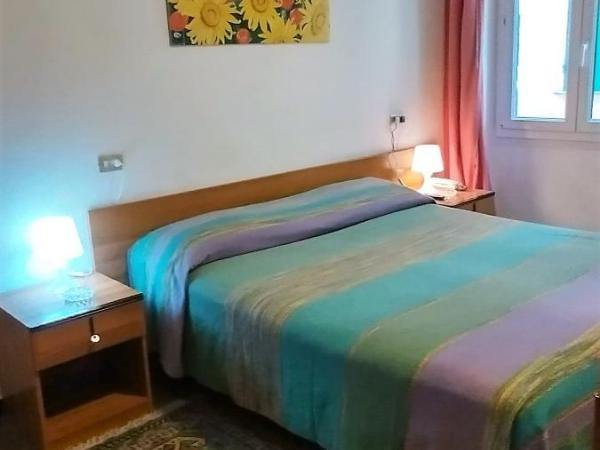 Hotel Major : photo 9 de la chambre chambre double avec salle de bains privative