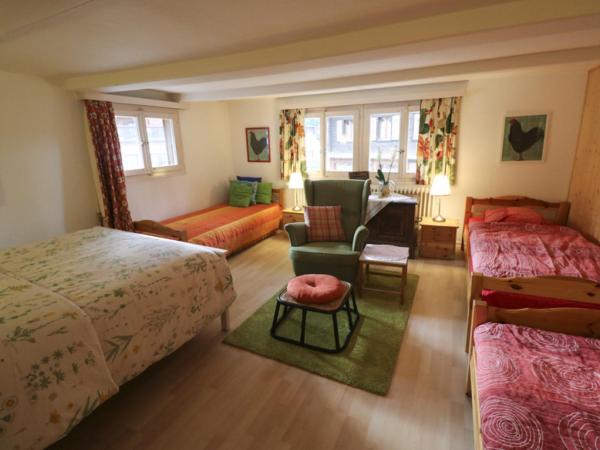 Chalet la Griotte : photo 1 de la chambre chambre quintuple avec salle de bains commune