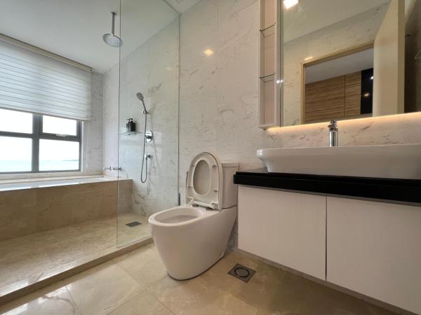 Attic Home Melaka Silverscape Residence & Jonker : photo 8 de la chambre luxury family 2 bedroom suite (private bathtub and sea view)