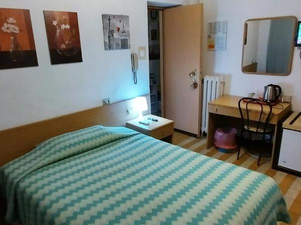 Hotel Major : photo 3 de la chambre chambre simple avec salle de bains privative