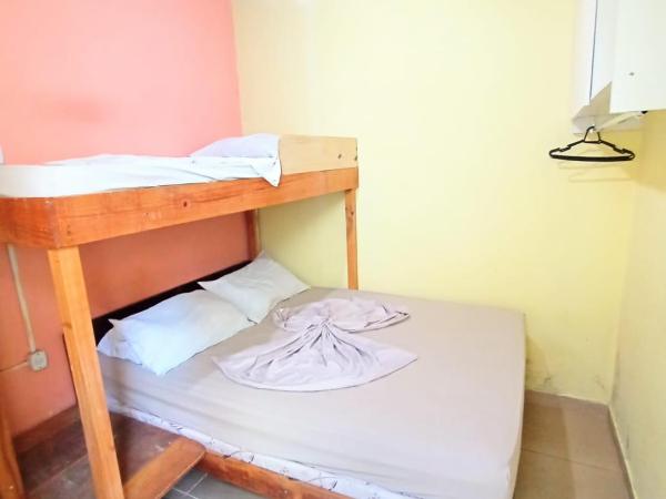 Hostel Sol da Barra : photo 2 de la chambre chambre triple avec salle de bains commune