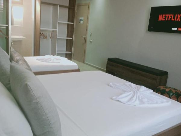 Riad L'Aéroport : photo 5 de la chambre chambre double avec salle de bains privative