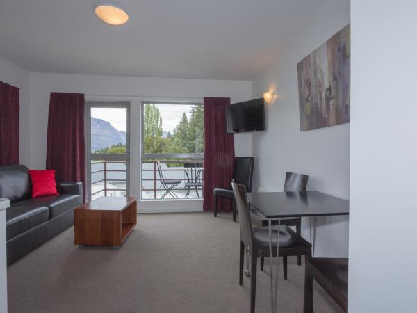 Caples Court Motel & Apartments : photo 5 de la chambre appartement 1 chambre exécutif avec vue sur le lac