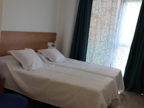Pension Campello The Blue Med : photo 3 de la chambre chambre double ou lits jumeaux