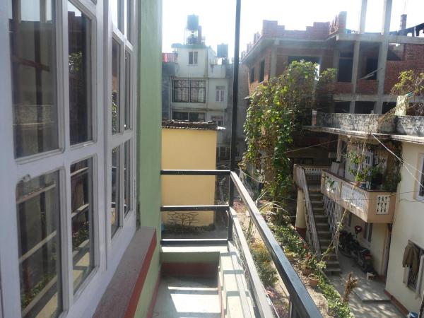 Pashupati Darshan Hotel : photo 3 de la chambre chambre simple avec balcon