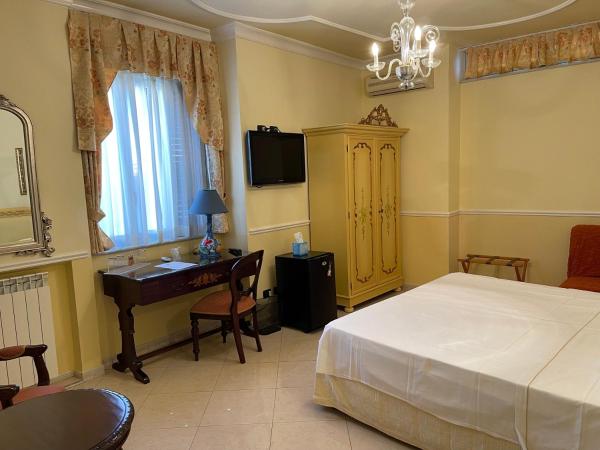 Hotel Trinacria : photo 2 de la chambre chambre triple avec baignoire