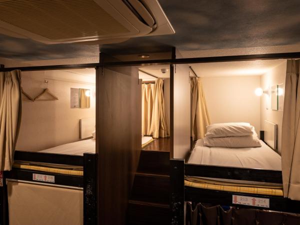 Hotel Owl Tokyo Nippori : photo 2 de la chambre set of 2 upper bunk beds in female dormitory room
