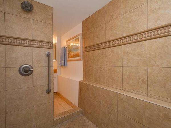 Diamond Head Beach Hotel : photo 1 de la chambre chambre standard lit queen-size