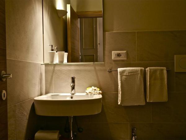 Milano Brera Relais : photo 4 de la chambre chambre double avec salle de bains privative