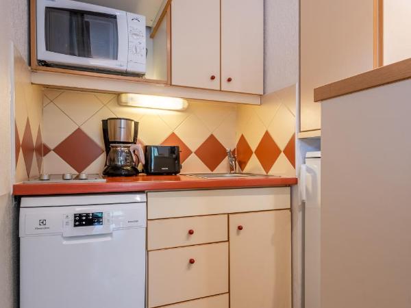 Résidence Pierre & Vacances Les Ravines : photo 4 de la chambre studio avec alcôve de couchage (4 personnes) hébergement dimanche - vue sur montagne