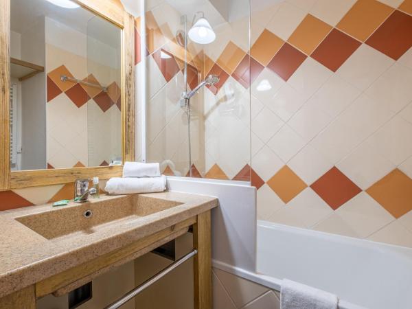 Résidence Pierre & Vacances Les Ravines : photo 2 de la chambre studio avec alcôve de couchage (4 personnes) hébergement dimanche - vue sur montagne