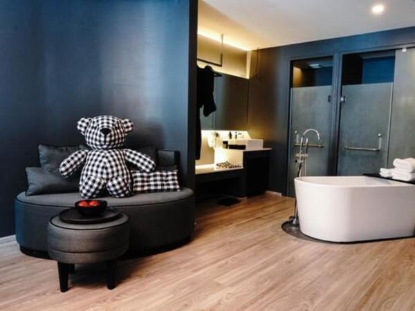 foto Hotel Phuket : photo 4 de la chambre hébergement ocean hall avec baignoire