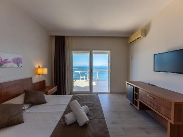 Melis Hotel Kusadasi : photo 1 de la chambre chambre double supérieure - vue sur mer
