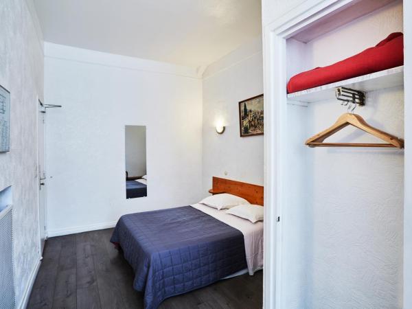 Htel Tiquetonne : photo 3 de la chambre chambre double avec salle de bains privative