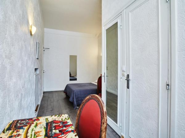 Htel Tiquetonne : photo 2 de la chambre chambre double avec salle de bains privative