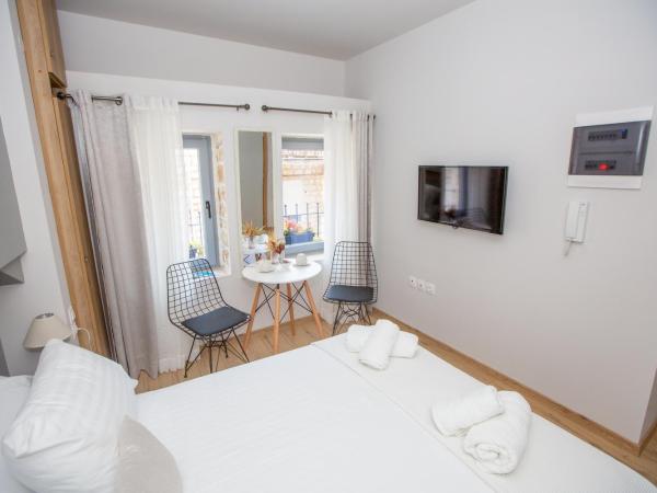 ΟNIRO Comfort Living : photo 1 de la chambre chambre double avec salle de bains privative